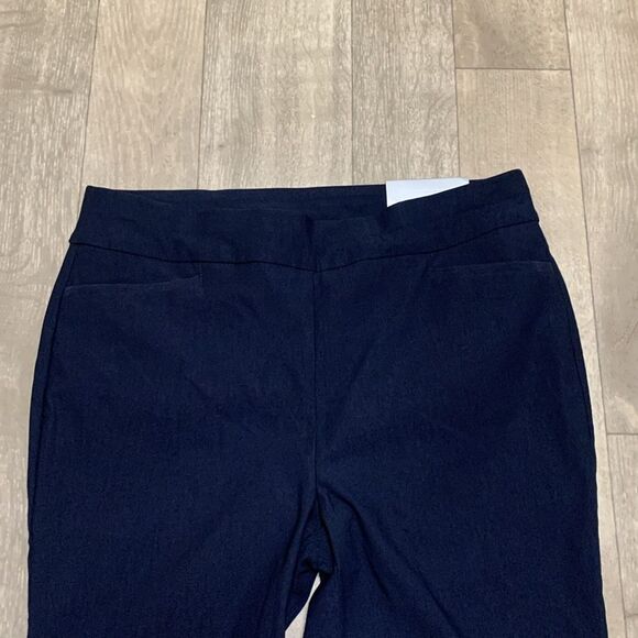 Womens NWT Chico’s‎ Brigittte Slim Leg Ankle Crop Stretch Pull On Pants - Picture 3 of 9